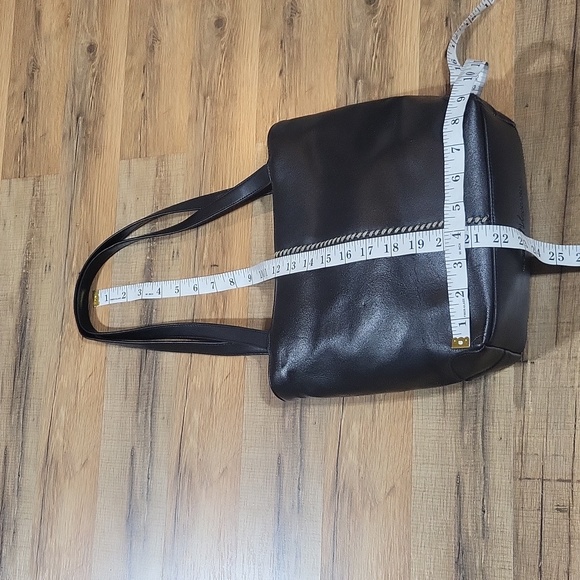 ANDREA VICCARO Black Vegan Leather (?) Thread Detail Top Zip Shoulder Bag - Picture 11 of 12